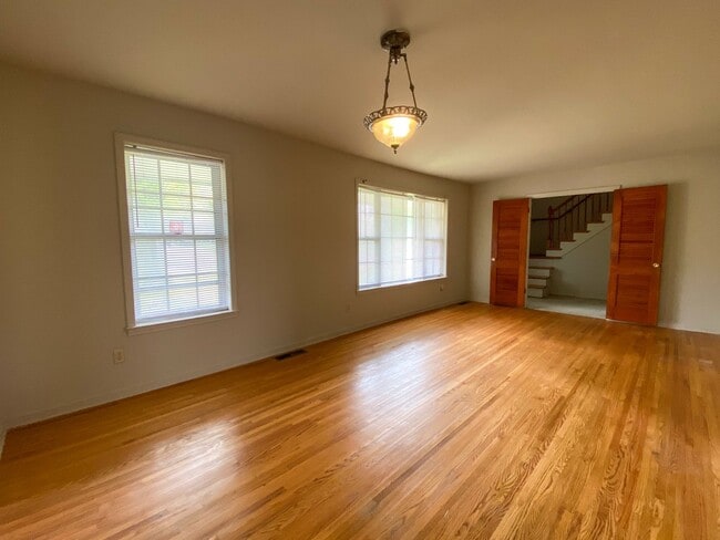 Building Photo - 4 bedroom, 2.5 bath house in Whitehaven