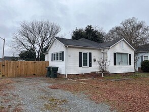 Building Photo - 1011 Ebenezer Ave Ext