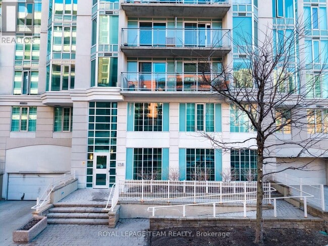 Building Photo - 138 Somerset St W