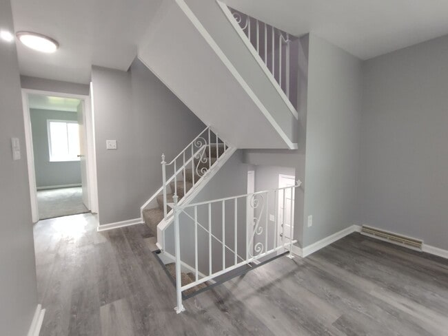 Building Photo - 4 Bedroom House in Plum School District