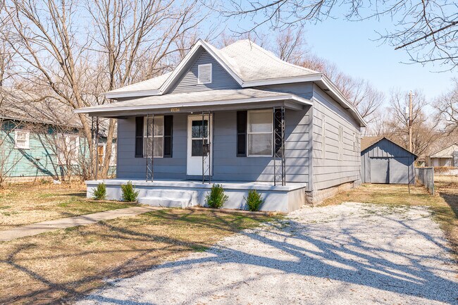 Building Photo - 1307 S Lewis St