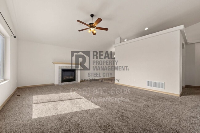 Foto del edificio - 21 Arrowsmith Dr