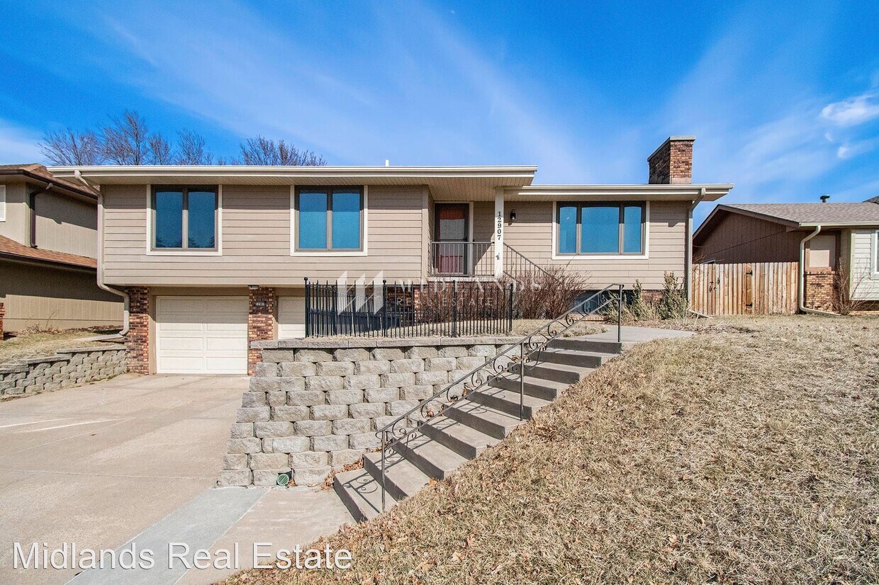 12907 S 30th St, Bellevue, NE 68123 House Rental in Bellevue, NE