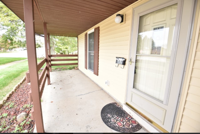Building Photo - 802 Berkley Cir