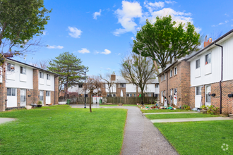 Building Photo - 85 Henderson Avenue Townhomes