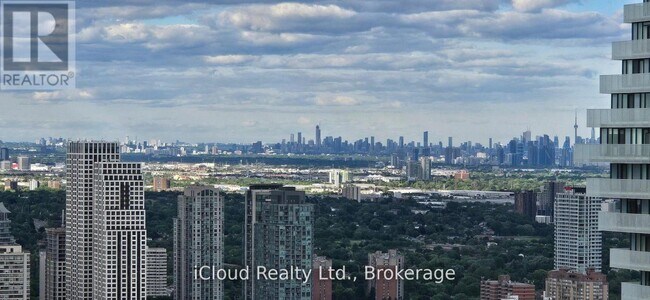 Building Photo - 448 Burnhamthorpe Rd W