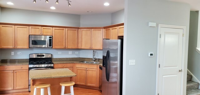 Building Photo - 2571 Waterbury Ln