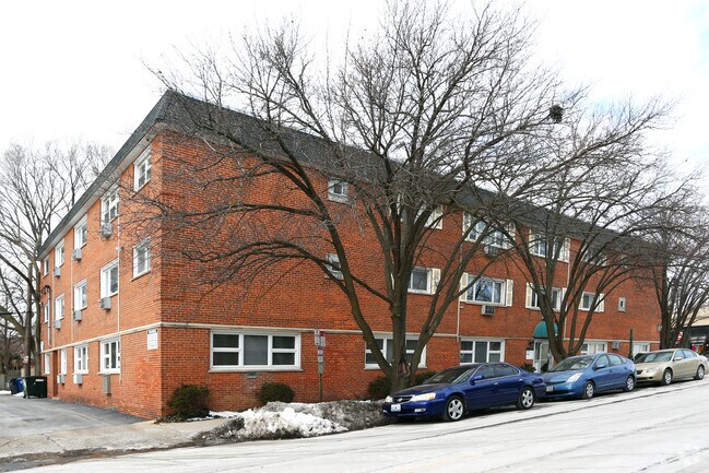 Building Photo - 800 Custer Ave
