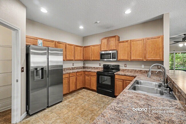 Foto del edificio - 15763 Twin Creek Dr