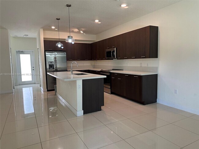 Foto del edificio - 4640 NW 84th Ave