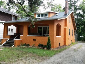 Building Photo - 910 Dewey Ave Building Photo - 910 Dewey Ave