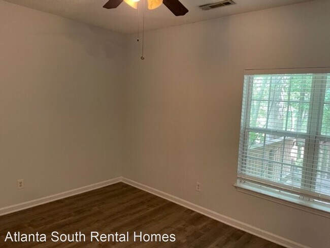 Building Photo - 4 br, 2.5 bath House - 645 North Fairfield...