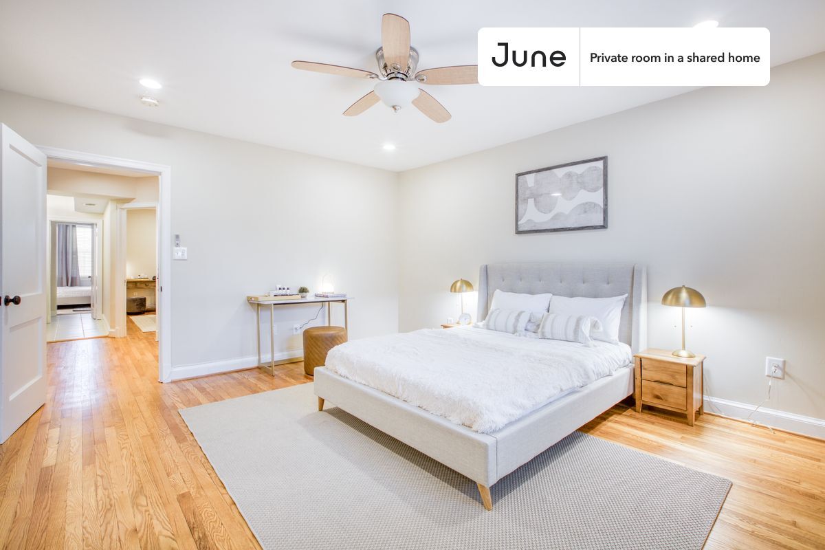 Room in Shared 3 bed/2 bath home - Room in Shared 3 bed/2 bath home