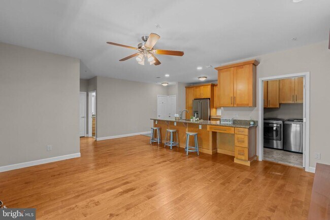 Foto del edificio - 1701 Lake Shore Crest Dr