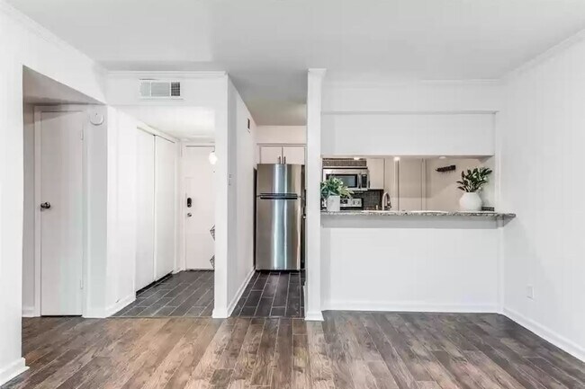 Foto del edificio - 4837 Cedar Springs Rd