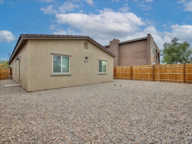 Building Photo - Modern 3 Bedroom 2 Bathroom home with open...