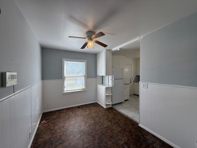 Building Photo - Discover this lovely 3 bedroom home in NW ...