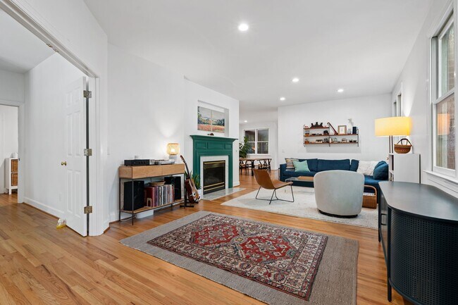 Foto del edificio - Beautiful Home in the Desirable Bel Arbor Community!