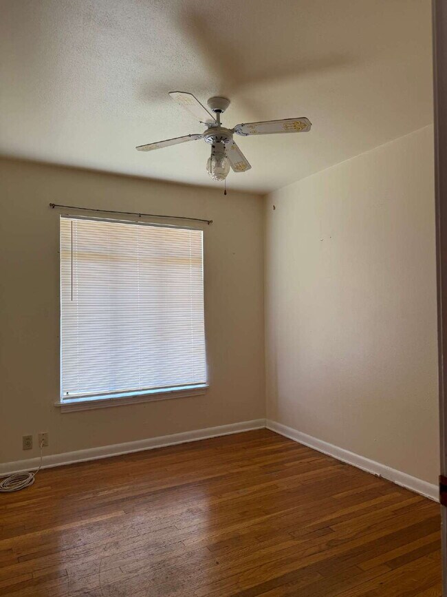 Building Photo - Beautiful Three Bed /2 Bath Home Close to ...