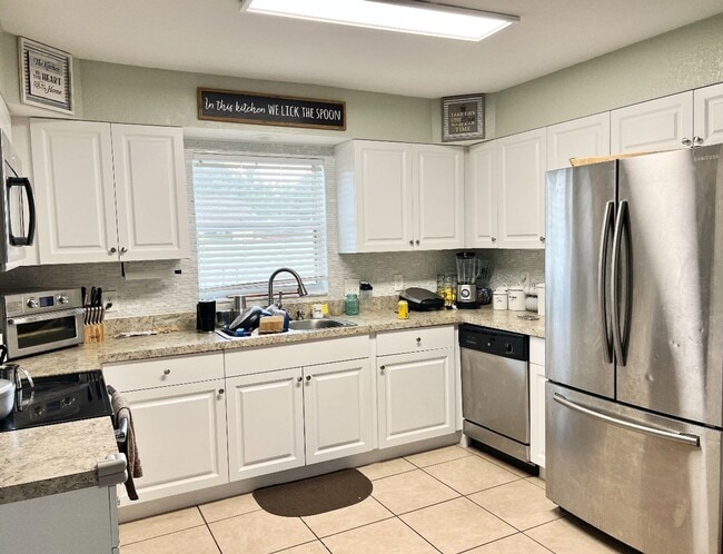 Foto del edificio - RANCH STYLE HOME IN NON-HOA COMMUNITY