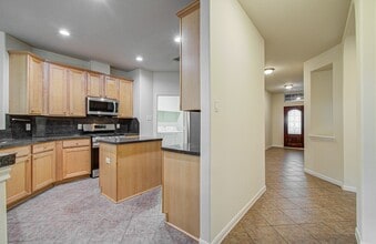 Building Photo - 1904 Roaring Springs Ct