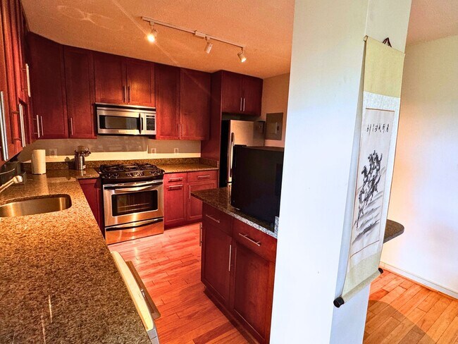 Foto del edificio - Welcome to Takoma Overlook! Furnished 1br 1ba condo