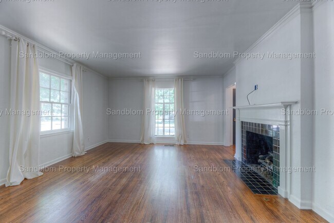 Foto del edificio - FOR LEASE | Tulsa | Available Now!