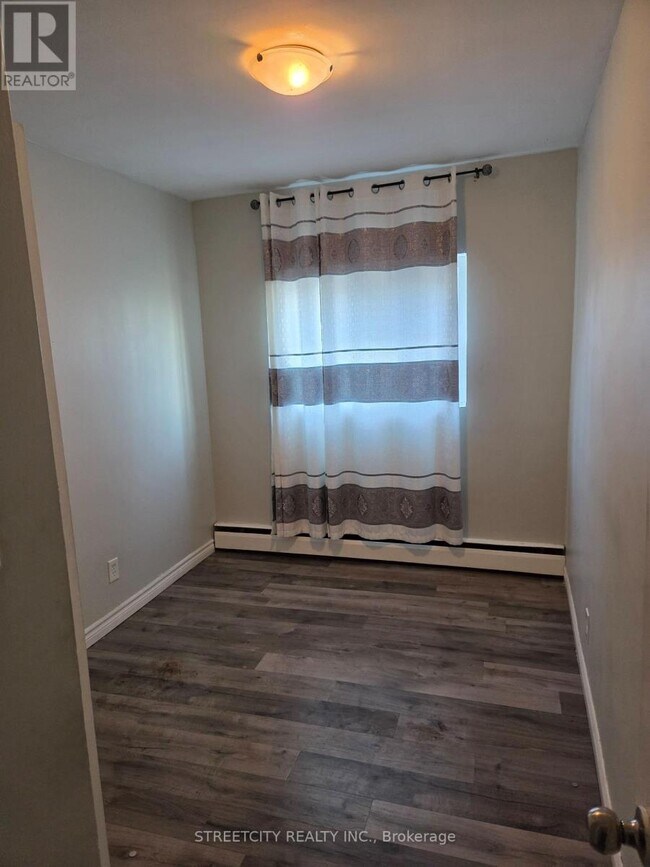 Building Photo - 220 Ashland Ave