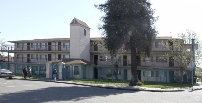 Palo Vista Gardens Als Oakland Ca Apartments Primary Photo Palo Vista Gardens