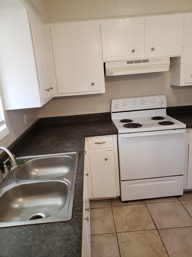 Foto del edificio - 6845 Rhine Dr