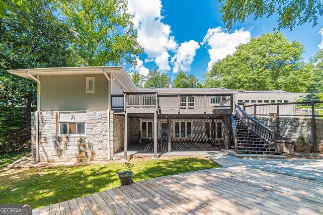 Foto del edificio - 4523 Runnemede Rd NW
