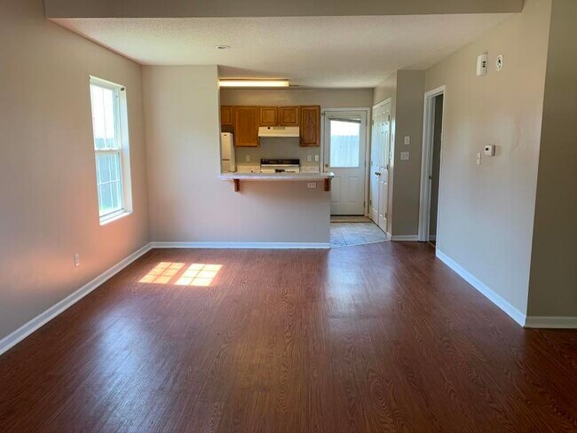 Foto del edificio - 3513-3515 Marquis Ct