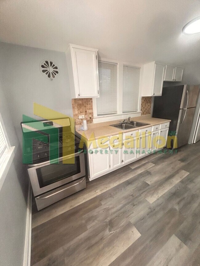 Foto del edificio - Updated 1-Bedroom Coach House with In-Unit Laundry