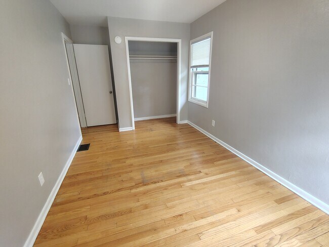 Building Photo - 615 28th St