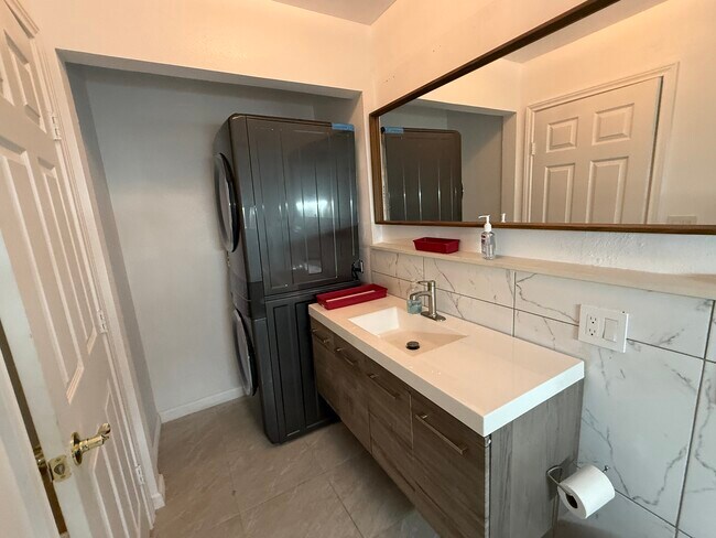 Foto del edificio - Spring Lawson