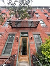 Building Photo - 206 6th St