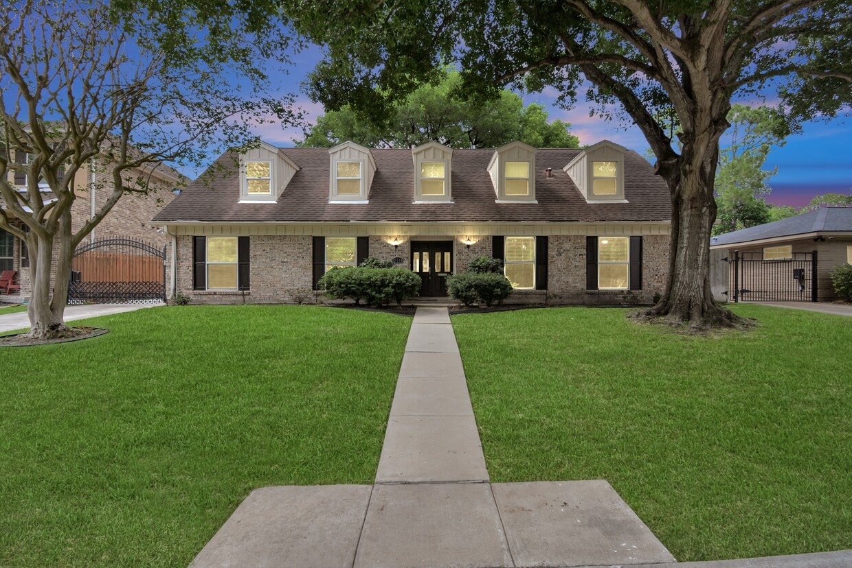 Foto principal - 12710 Barryknoll Ln