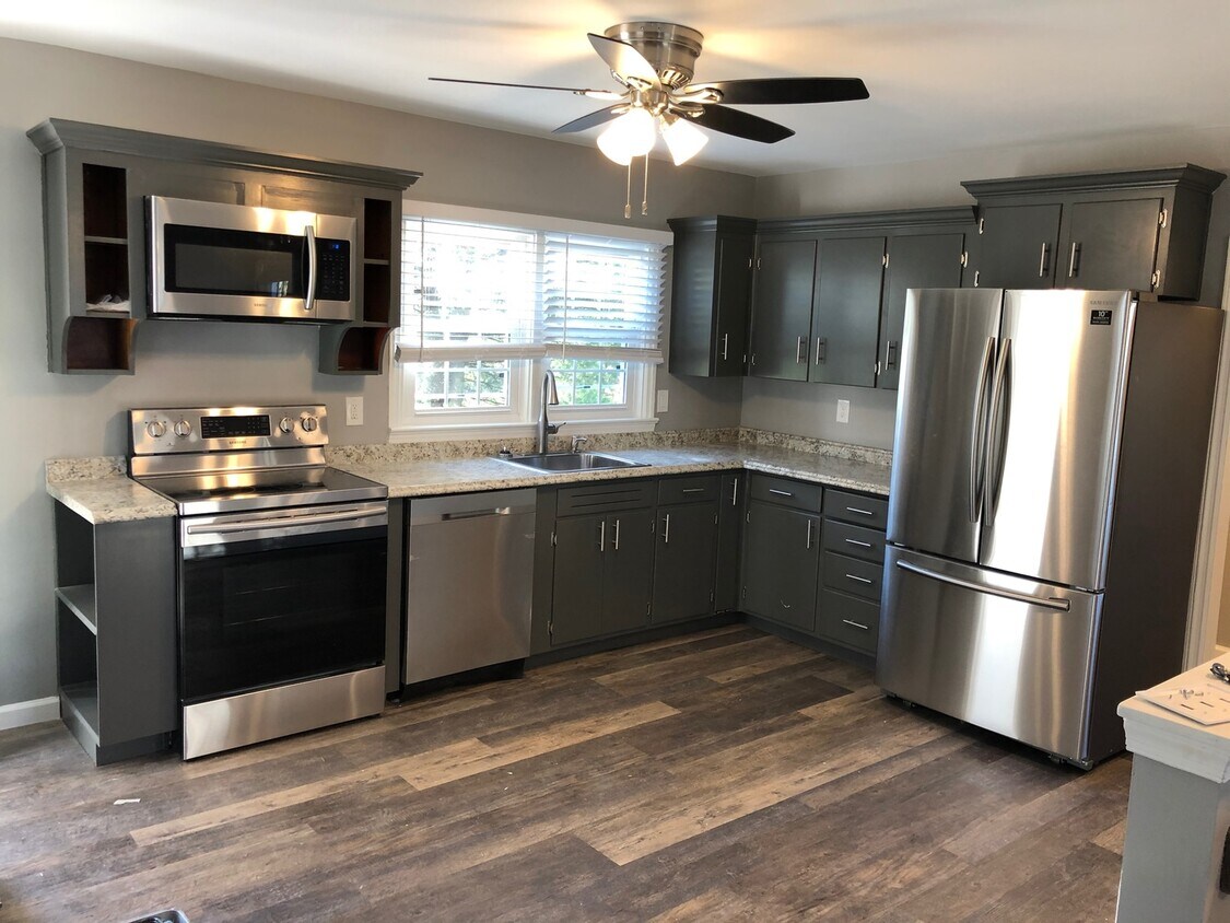 Foto principal - Beautiful Remodeled Ranch Home on 1/2 Acre...