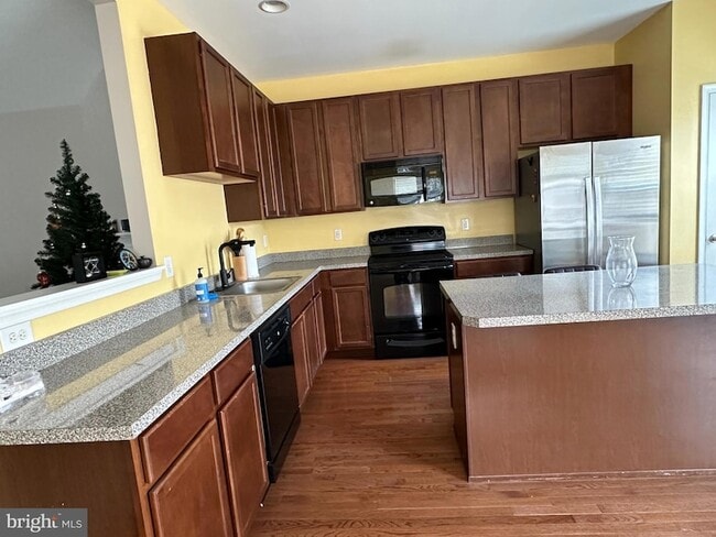 Building Photo - 526 S Twin Lakes Blvd