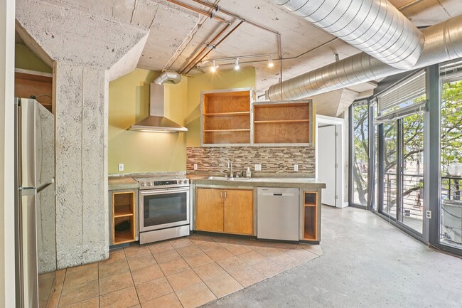 Building Photo - 380 W 200 S