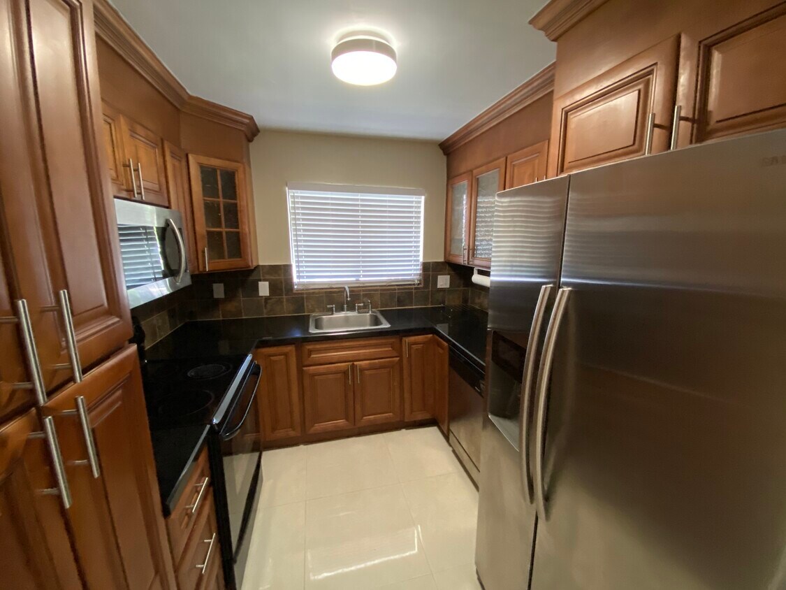 Foto principal - 581 N University Dr