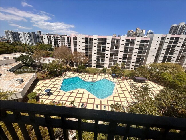 Foto del edificio - 16919 N Bay Rd