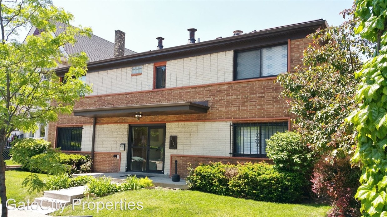 Primary Photo - 1639 N Farwell Ave