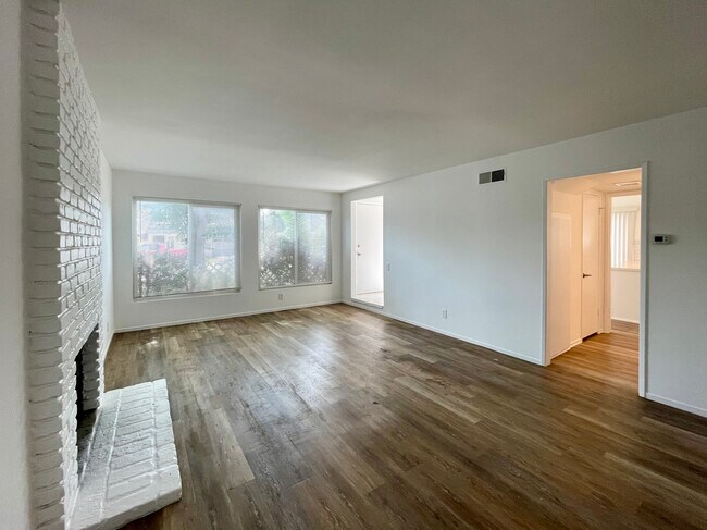 Building Photo - 421 15th St