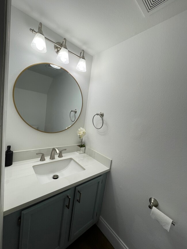 Building Photo - 2105 Fletchers Point Cir