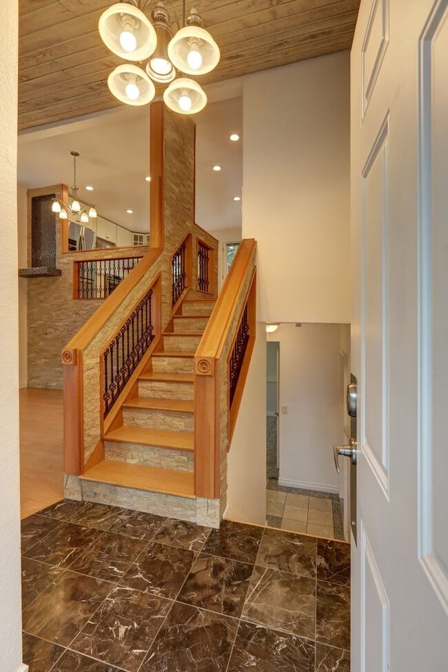 Foto del edificio - Stunning 3BR 1.75 BA Sammamish Home.  Rece...