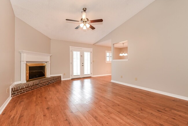 Foto del edificio - 3016 Bridgeview Dr