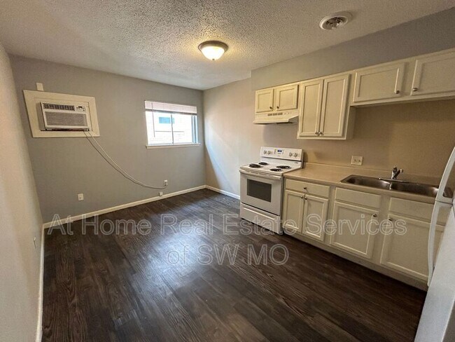 Foto del edificio - 728 E Walnut St