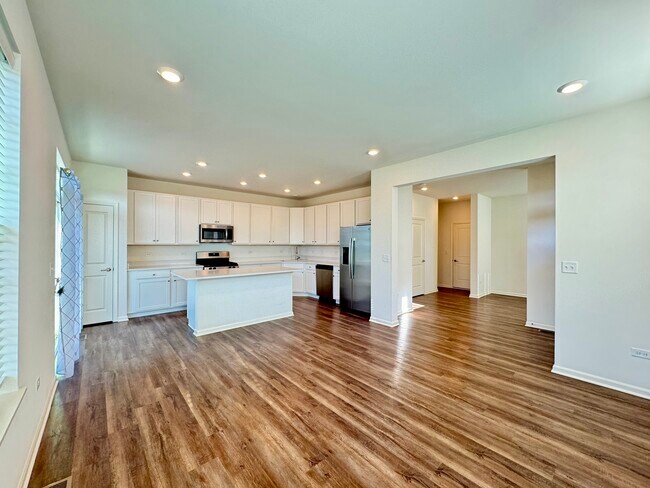Building Photo - 15036 Cyrus Dr