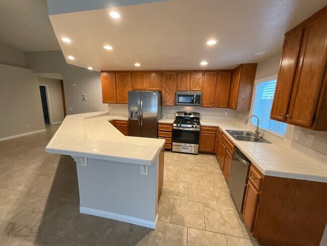 Foto del edificio - Homes Management - 3 Bed, 2 Bath House for...